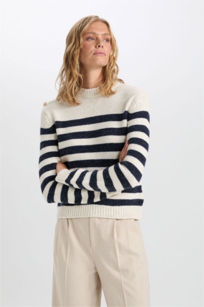 Свитер стандартного кроя с круглым вырезом в полоску
