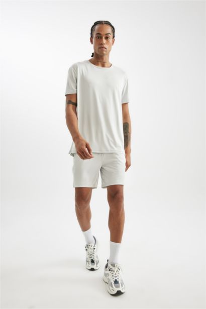 شورت رياضي قصة عادية