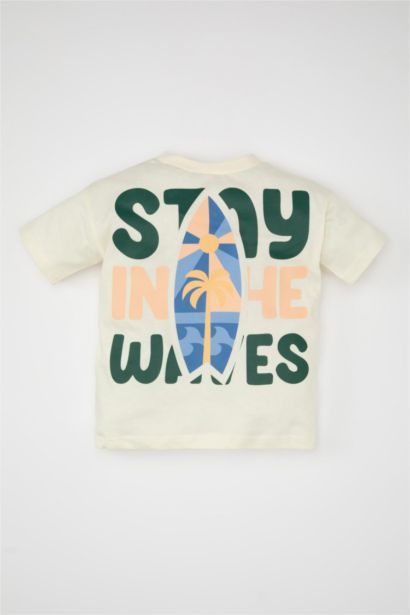 تيشيرت ولادي بطبعة شعار قصة عادية