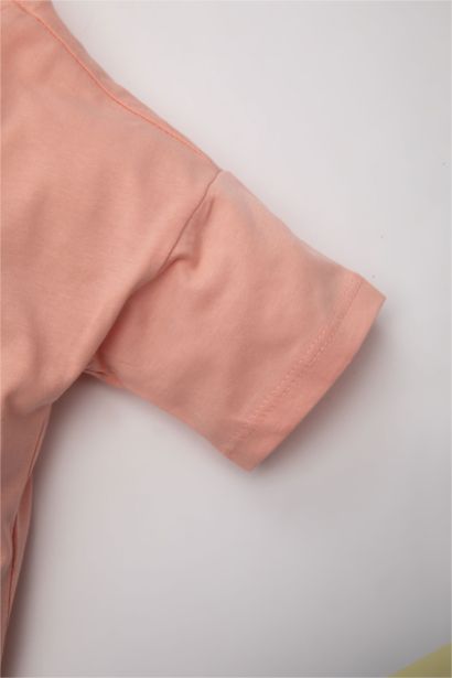 تيشيرت نص ردن بطباعة الشعار قصة عادية بياخة مستديرة