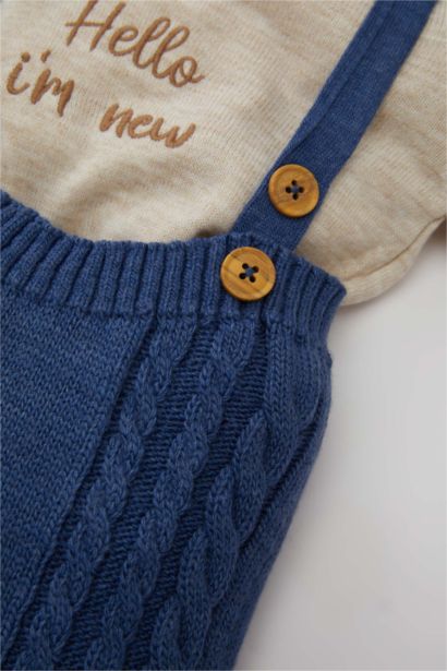 Ensemble pour Bébé Fille: Pull en tricot à col rond avec broderie et salopette en tricot avec bretelles ajustables