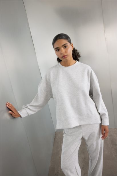 سويت شيرت رياضي قماش سكوبا من DeFactoFit