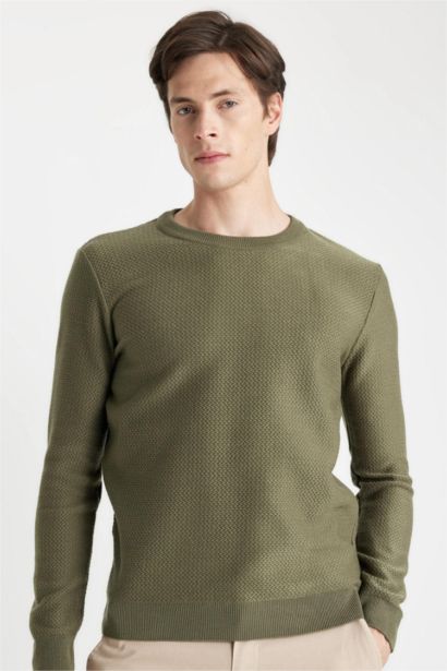 Standard Fit Crew Neck Textured Knitted Pullover