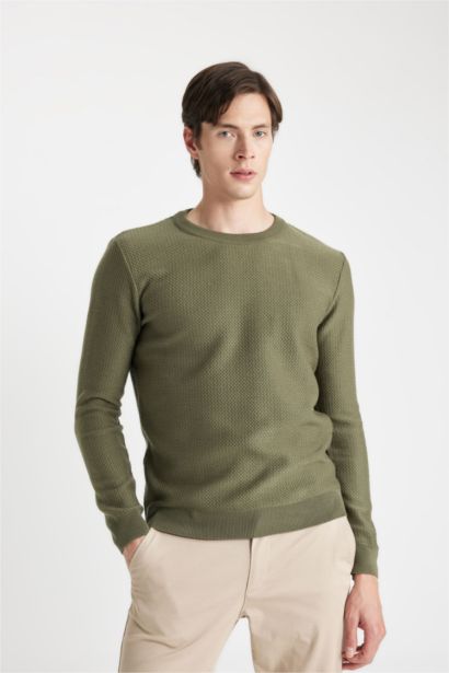 Standard Fit Crew Neck Textured Knitted Pullover