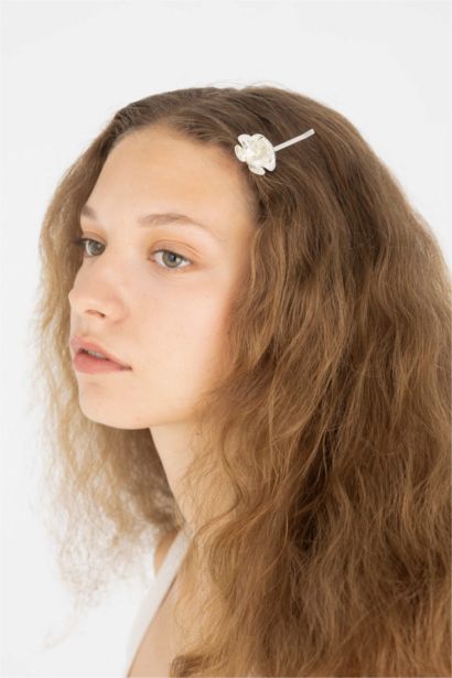 كلبس شعر على شكل وردة فضي - قطعتين