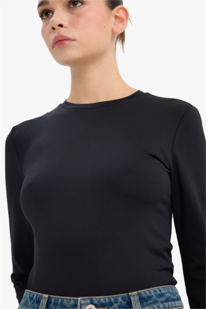 تيشيرت كم طويل سليم فيت برقبة مستديرة