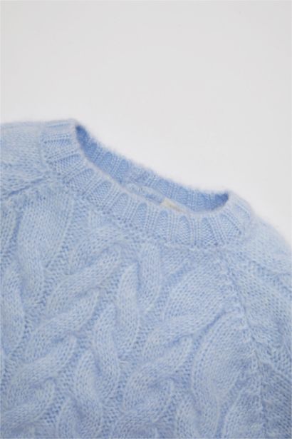 بلوفر بناتي قصة عادية برقبة مستديرة