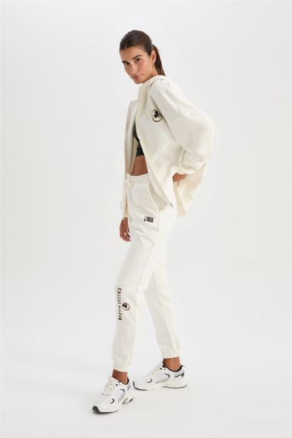 Standard Fit Elastic Waist Thick Fabric Jogger Sweatpants