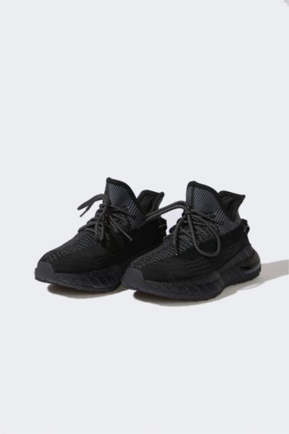 حذاء رياضي مسطح للنساء