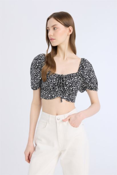 Slim Fit Round Collar Printed Short Sleeve Blouse