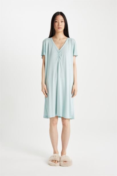 V Yaka Viskon Kısa Kollu Gecelik-Fall in Love