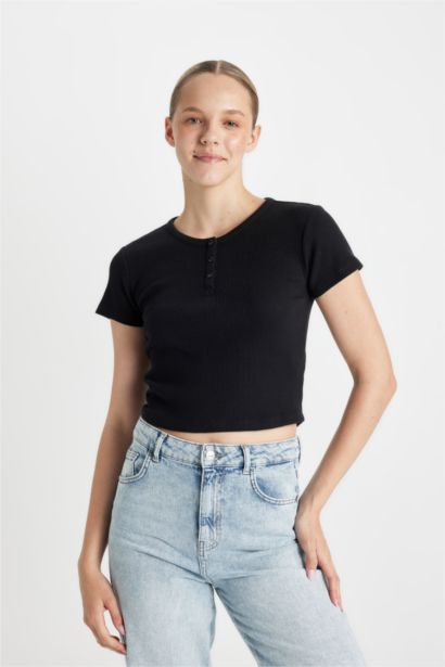 T-Shirt Slim à Manches Courtes et Col Rond en tissu gaufré