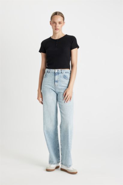 T-Shirt Slim à Manches Courtes et Col Rond en tissu gaufré