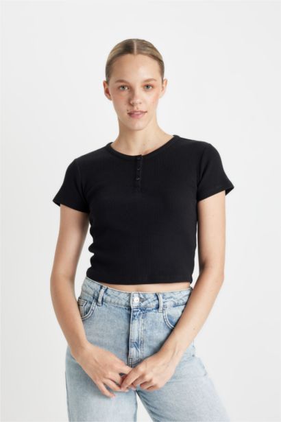 T-Shirt Slim à Manches Courtes et Col Rond en tissu gaufré