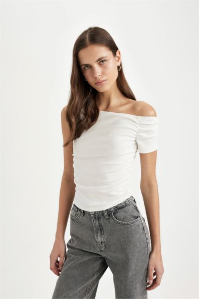 تيشيرت سليم فيت ردن طويل بكتف واحد