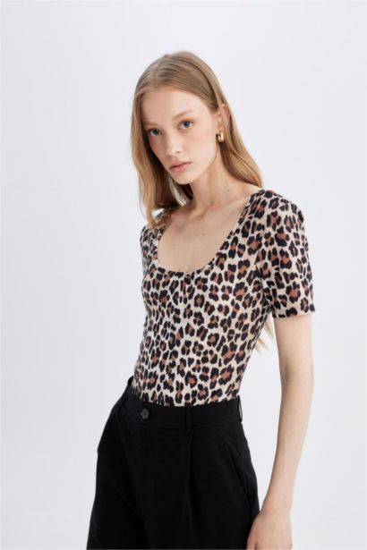 Slim Fit Round Collar Leopard Short Sleeve T-Shirt