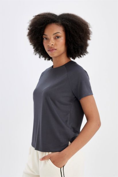 تيشيرت نص كم كروب توب نسيج مشروط برقبة مستديرة