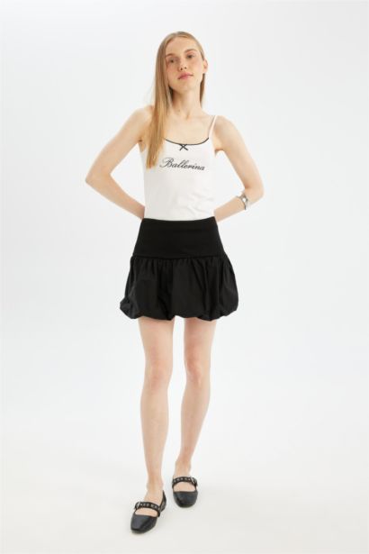 تنورة قصيرة بالون فيت بخصر عالي مبطن بالقطن