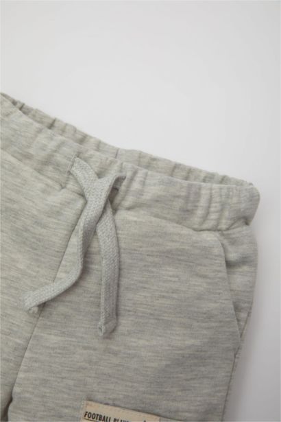 Regular Fit Elastic Band Shorts