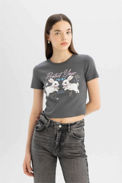 تيشيرت نص كم سليم فيت مضلع برقبة مستديرة