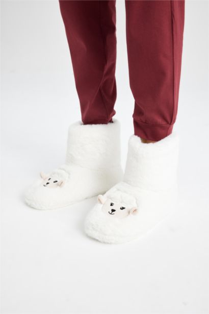 Әйелдерге үйге арналған аяқ киім