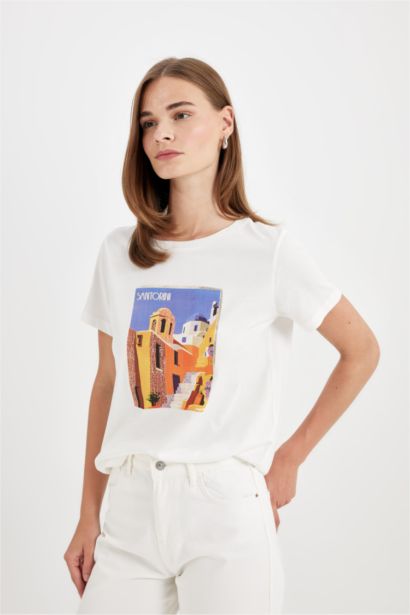 تيشيرت نص كم قصة عادية برقبة مستديرة