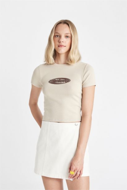 Fitted Crew Neck Printed Ribbon Short Sleeve T-Shirt