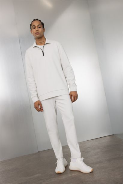 Standart Fit Dik Yaka Fermuarlı Sporcu Sweatshirt