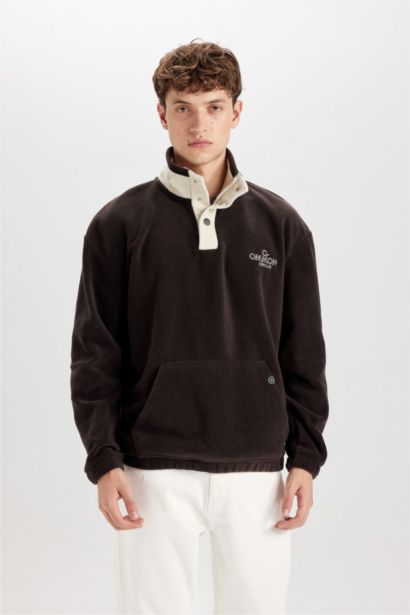 سويت شيرت أوفر سايز قطيفة مطرز بياقة عالية