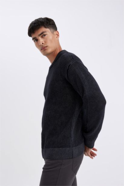 Relax Fit Crew Neck Textured Knitted Pullover