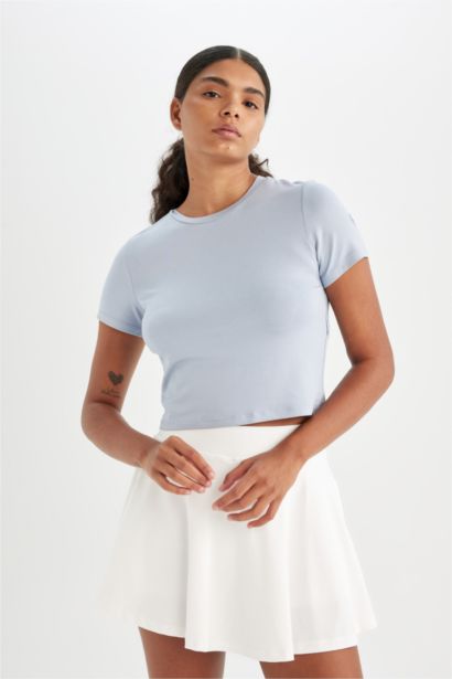 T-shirt Crop de sport à col rond et manches courtes de DeFacto Fit