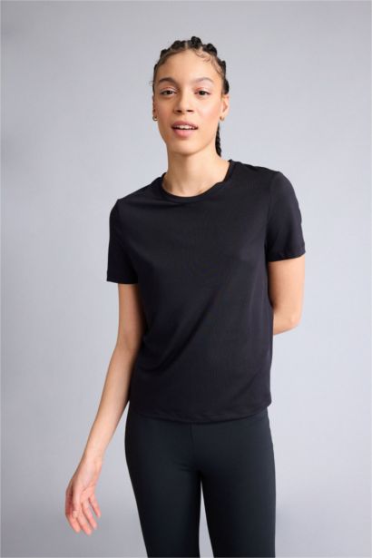 T-shirt de sport basique à col rond Coupe standard de DeFactoFit