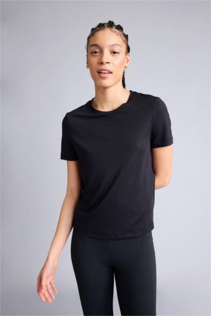 تيشيرت نص كم رياضي قصة عادية وياقة مستديرة