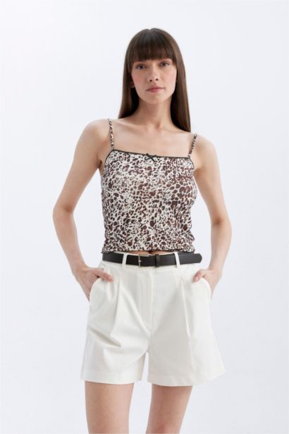 شورت قصير تشينو بخصر عالي