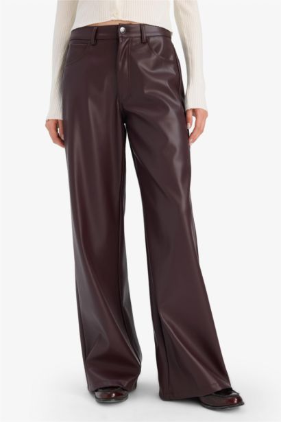 Широкие брюки из искусственной кожи с нормальной талией и стандартной длиной