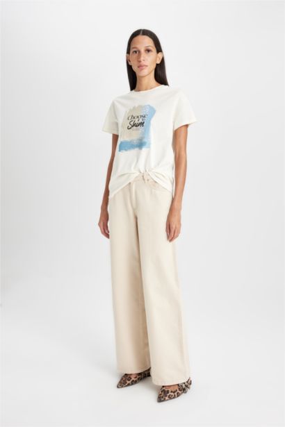 تيشيرت نص كم قصة عادية برقبة مستديرة