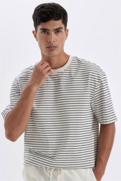 Relax Fit Bisiklet Yaka Çizgili Kısa Kollu Tişört