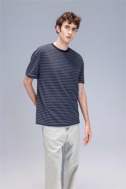 Relax Fit Bisiklet Yaka Çizgili Kısa Kollu Tişört