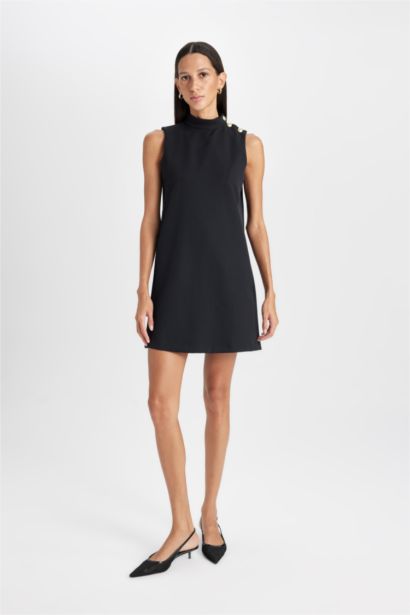 Yarım Balıkçı Yaka Basic Düz Düğmeli Kolsuz Mini Siyah Elbise