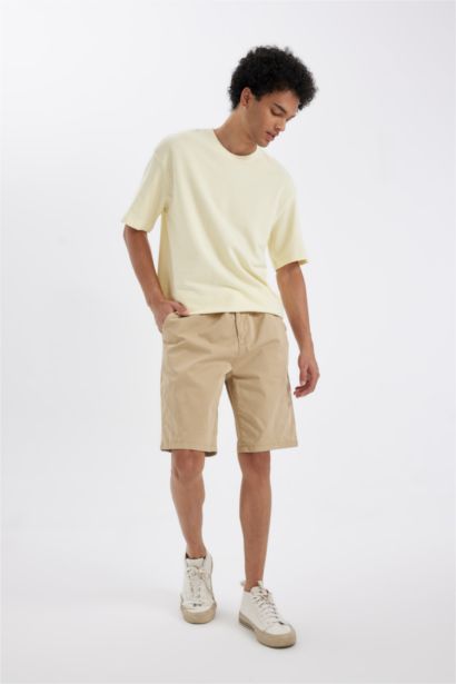 شورت برمودا قصة عادية