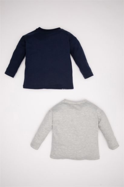 تيشيرت ولادي كم طويل بطبعة شعار قصة عادية - قطعتين