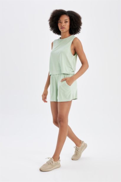 شورت رياضي قصير أخضر من DeFactoFit