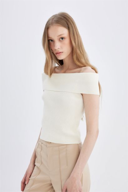 Fitted Open Shoulder Basic Knit T-Shirt