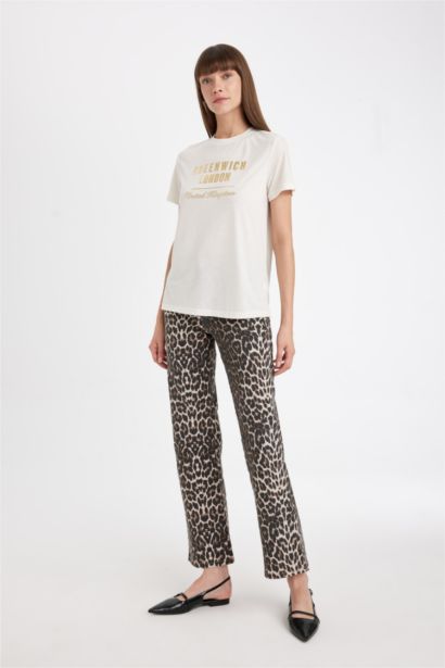 تيشيرت مطبوع قصة عادية برقبة مستديرة