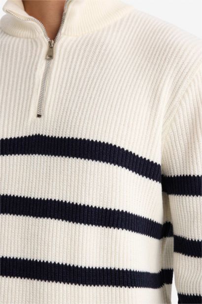 Standard Fit Stand Collar Half Zipper Striped Knitwear Pullover