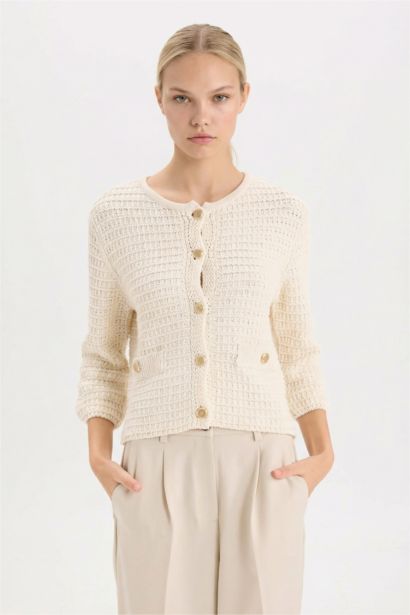 Кардиган стандартного кроя с круглым вырезом