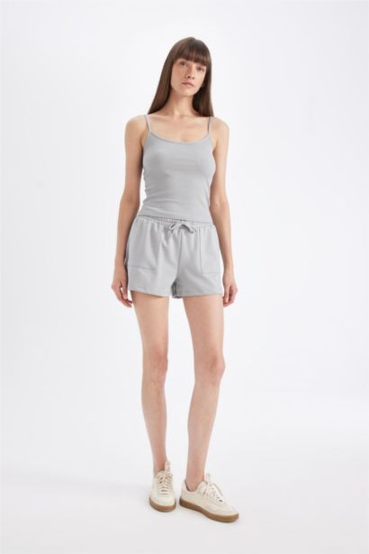 شورت برمودا بيزك قصة عادية