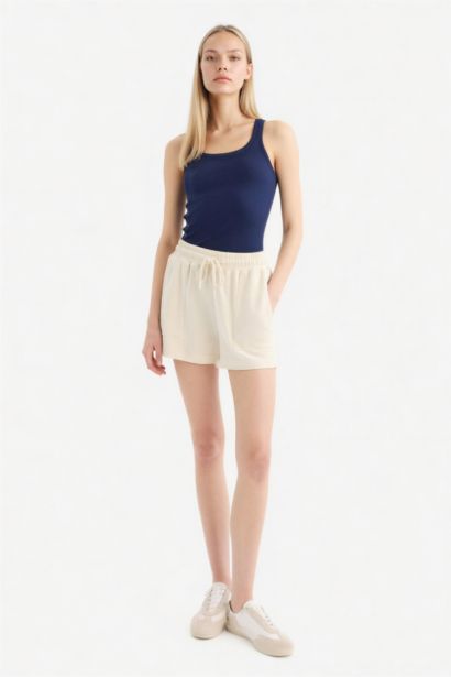 برمودا بيزك سادة قصة عادية