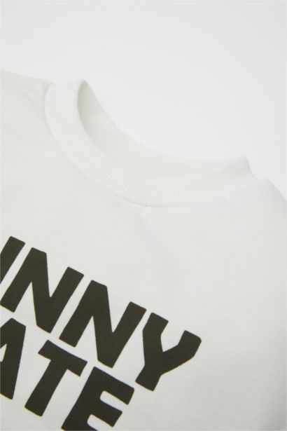 طقم بيبي اولادي بطبعة شعار خفيف قصة عادية - قطعتين