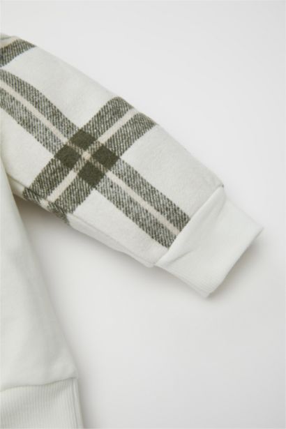 طقم بيبي اولادي بطبعة شعار خفيف قصة عادية - قطعتين